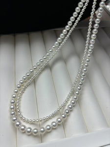 Collar de perlas cultivadas de clavo de mariposa y cuatro hojas