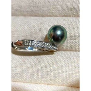 Luminous Peacock Green Tahitian Teardrop Ring