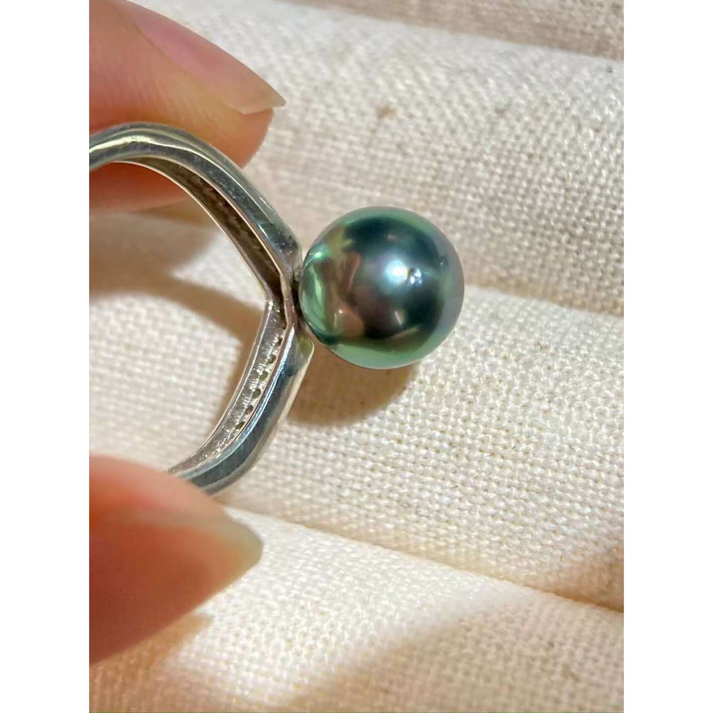 Luminous Peacock Green Tahitian Teardrop Ring