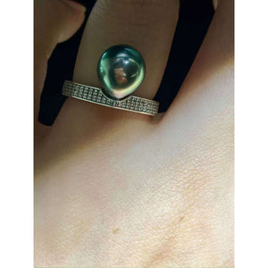 Luminous Peacock Green Tahitian Teardrop Ring