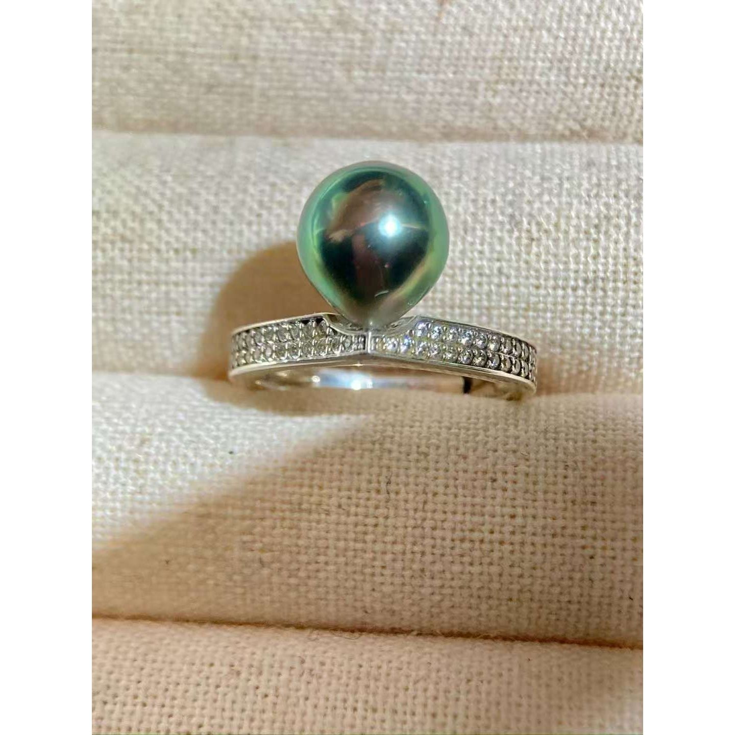 Luminous Peacock Green Tahitian Teardrop Ring