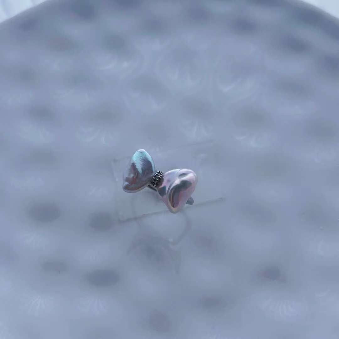 Aurora Bicolor Bow Keshi Pearl Ring