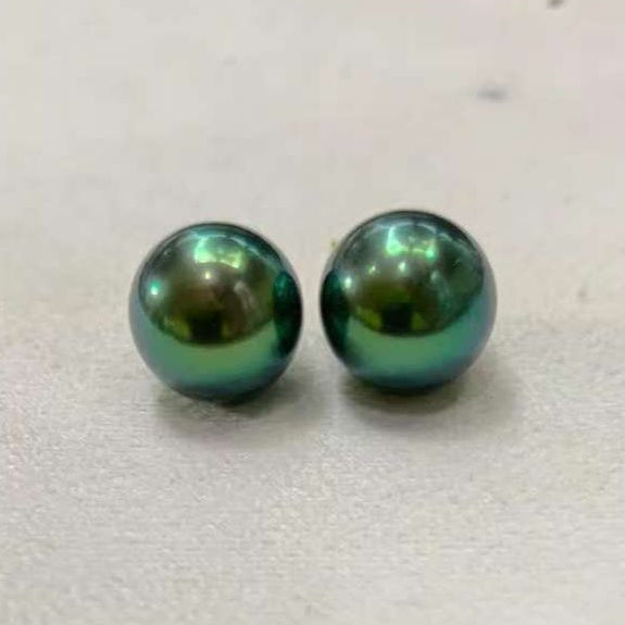 Vivid Green Cold Island Tahitian Pearl Studs