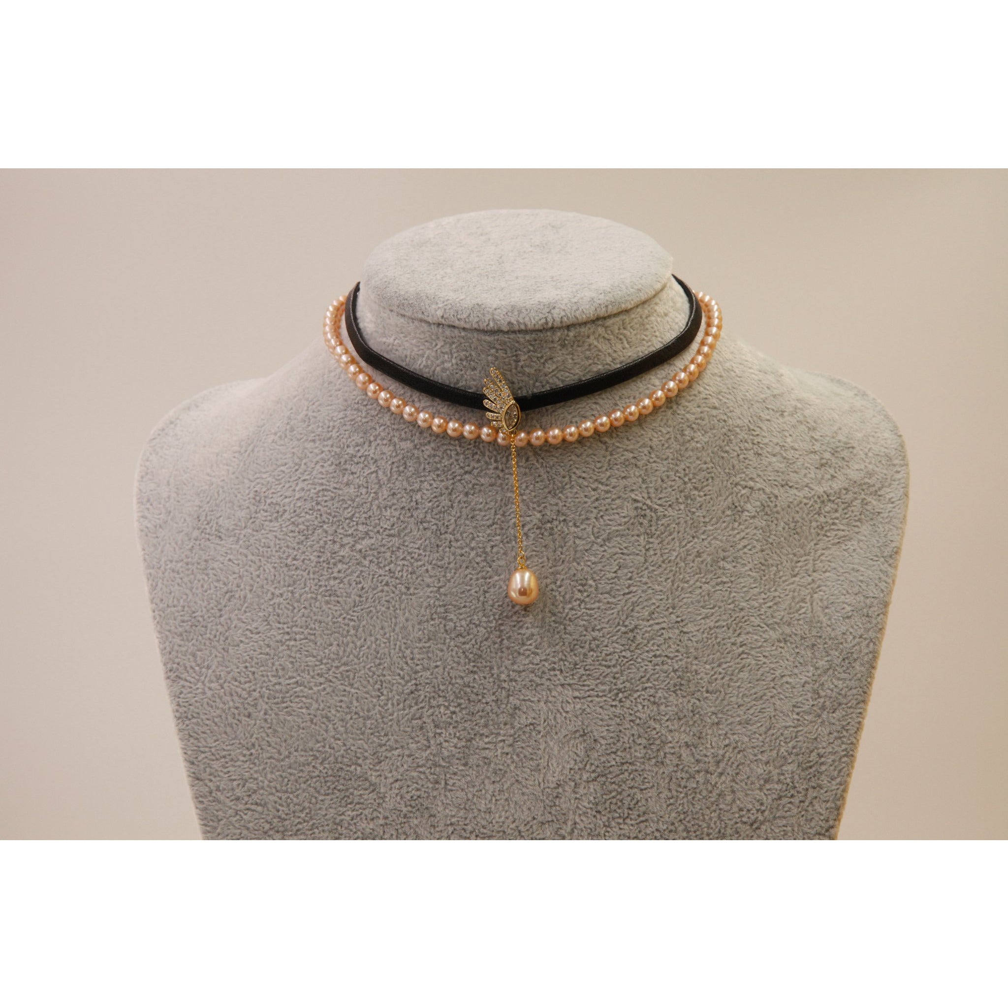 Tour de cou en cuir avec pendentif perle