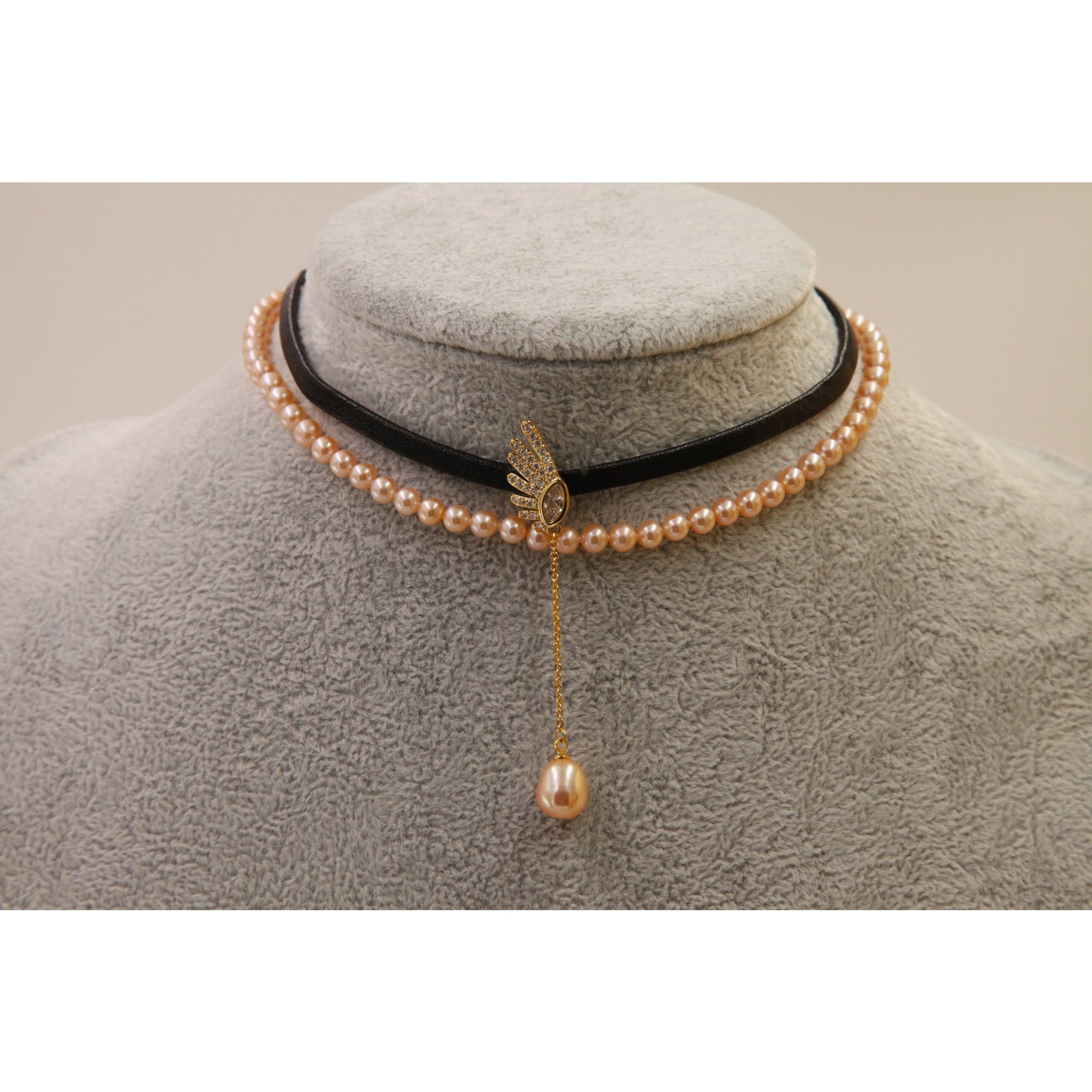 Tour de cou en cuir avec pendentif perle