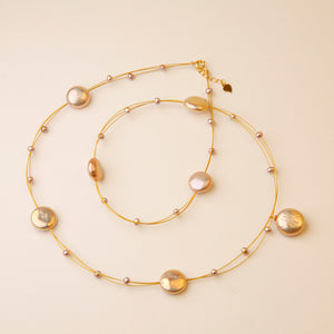 Collier de perles baroques de forme de pièce de monnaie