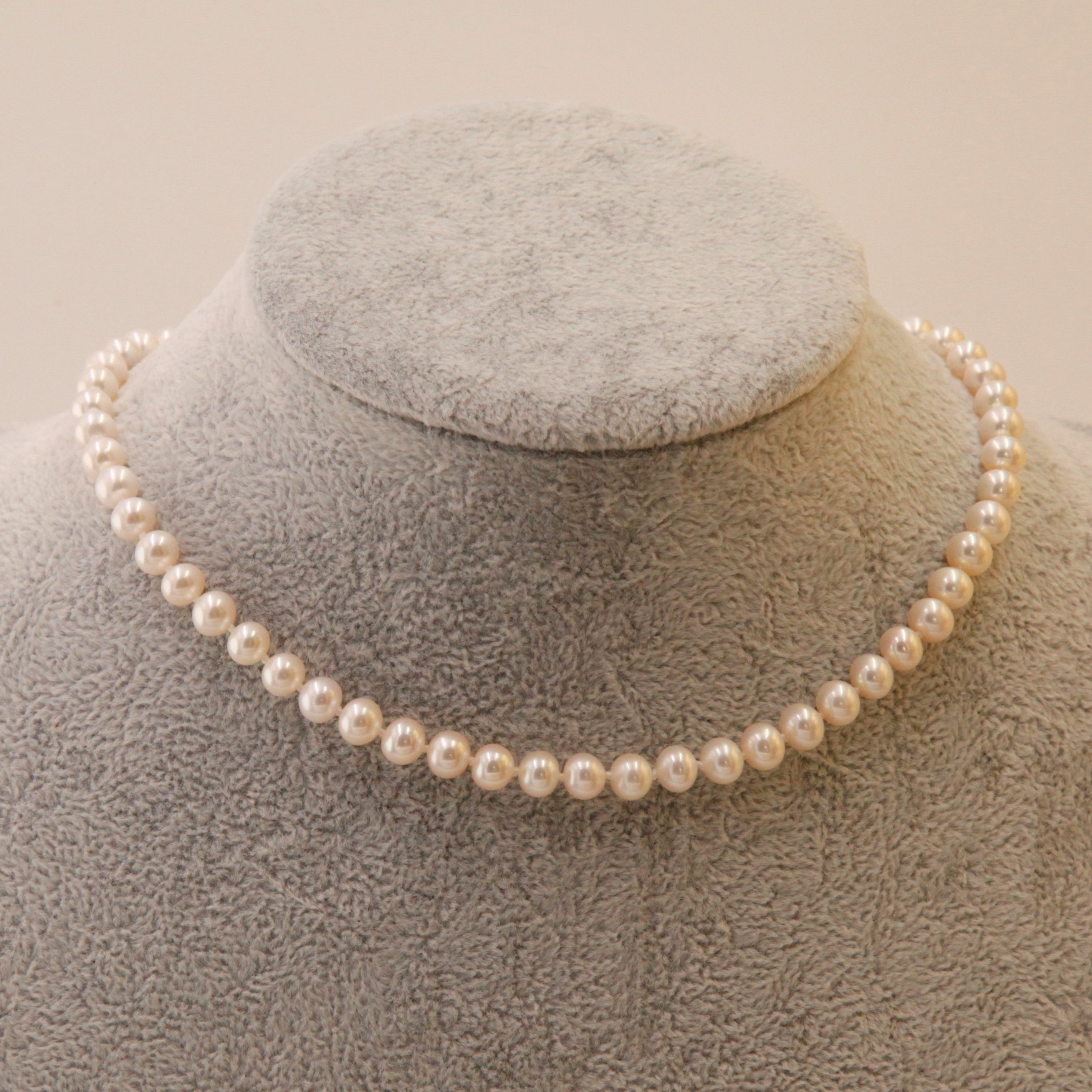 Collar clásico de perla y conjunto de pulsera- blanco