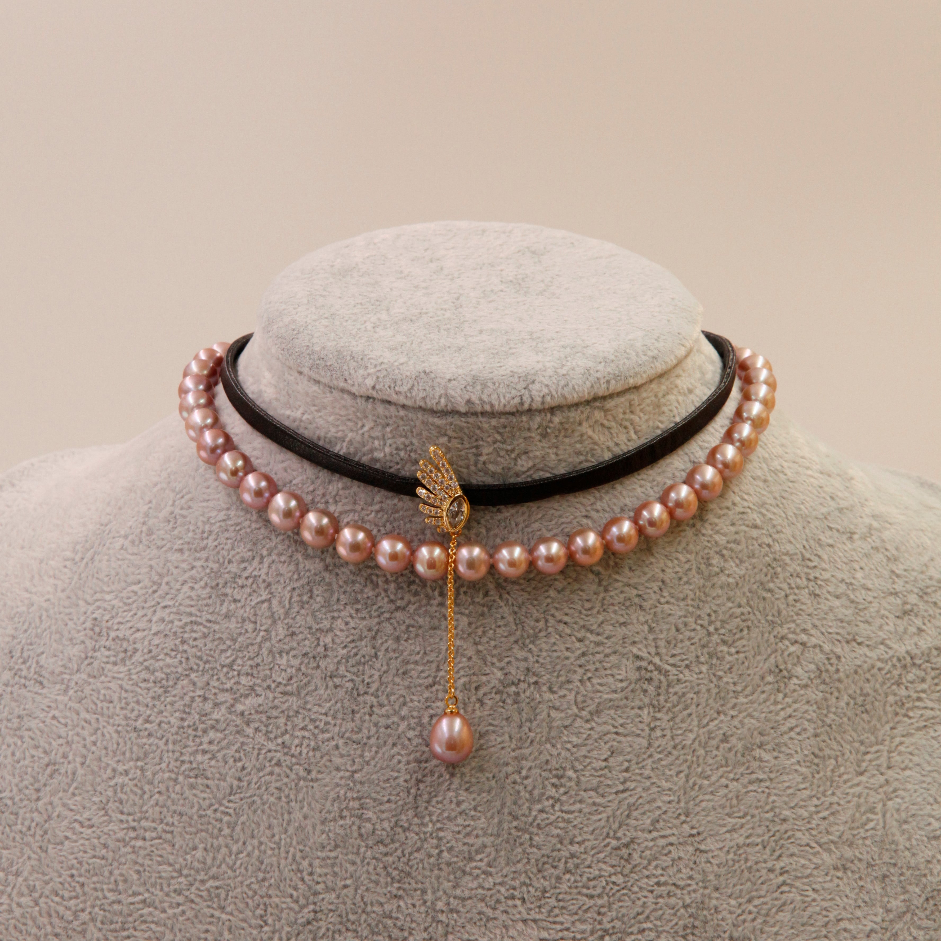 Tour de cou en cuir avec pendentif perle