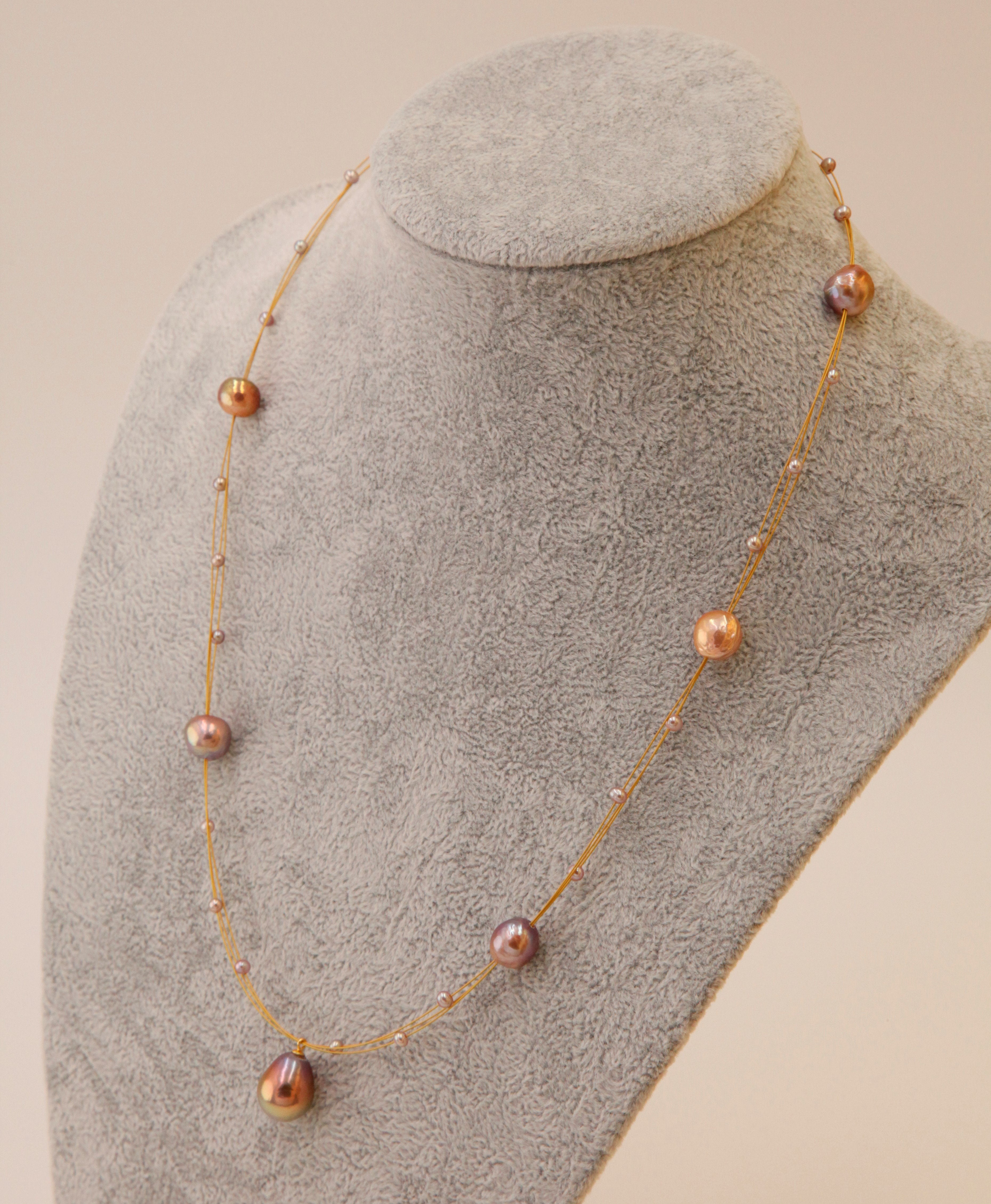 Collier de perles baroques en or rose
