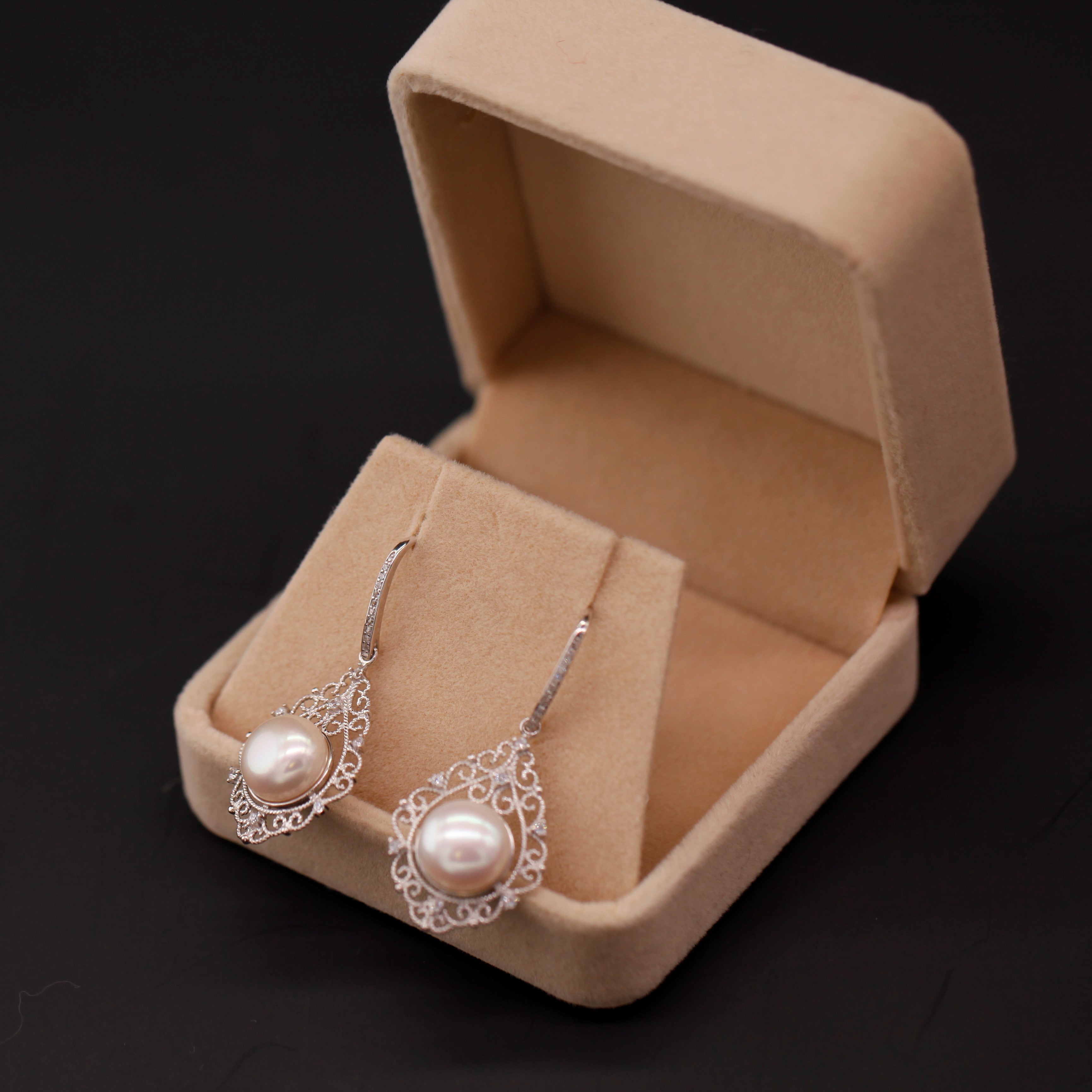 Retro Pearl Earrings