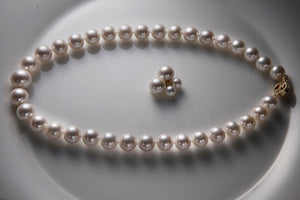 White Diva Pearl Necklace