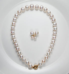 White Diva Pearl Necklace